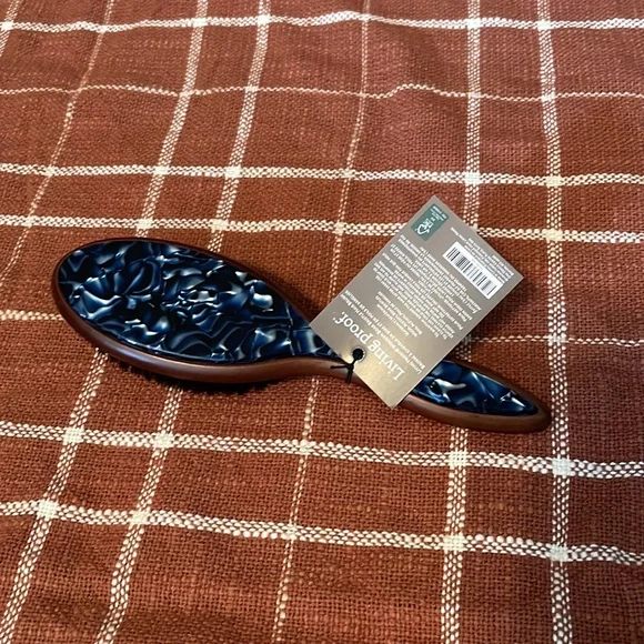 NWT Living Proof brush - Picture 2 of 2